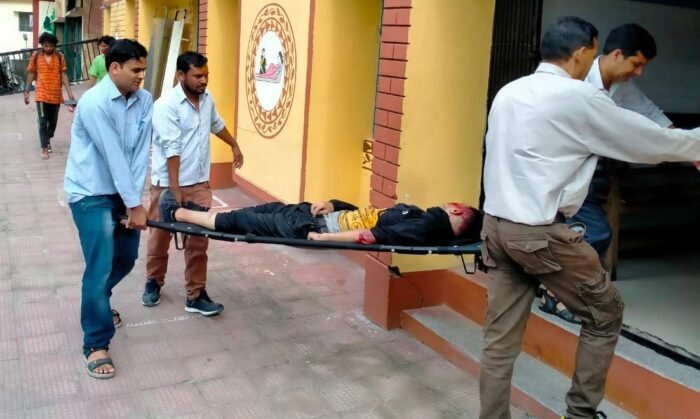 बदरीनाथ हाईवे पर इनोवा से टकराई स्कूटी, एक युवक गंभीर रुप से घायल