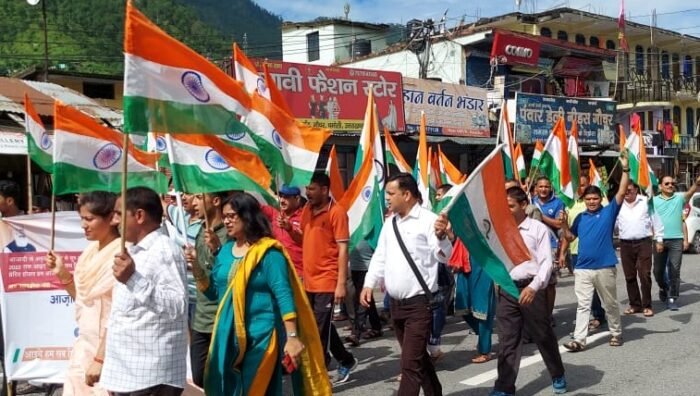 साधन व उपभोक्ता सहकारी समिति ने निकाली तिरंगा यात्रा