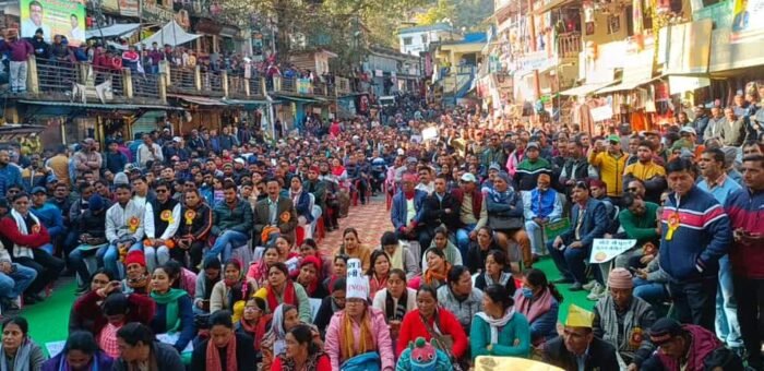 ओपीएस को लेकर कर्मचारियों ने कर्णप्रयाग में भरी हुंकार