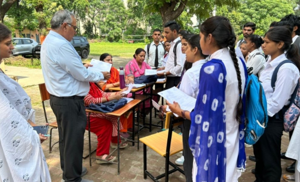 एसएमजेएन महाविद्यालय में नये एवं युवा मतदाताओं को ऐपिक कार्ड बनवाने हेतु प्रारुप-6क का किया गया वितरण…