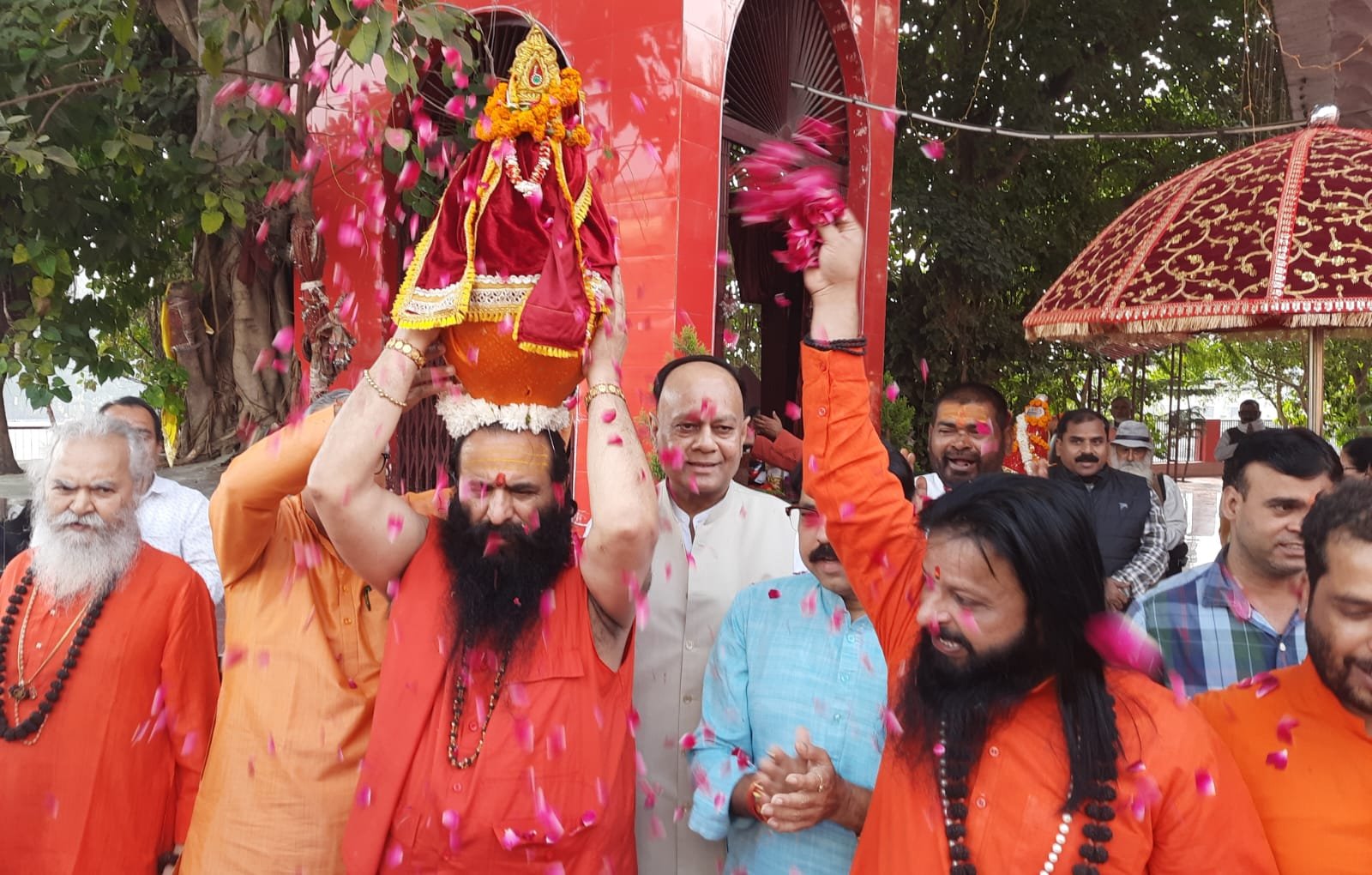 गंगाजल कलश लेकर पशुपतिनाथ मंदिर रवाना हुए गंगोत्री धाम के रावल…