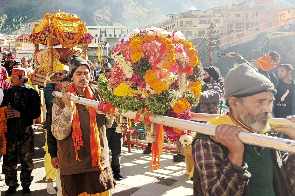 श्री बदरीनाथ धाम से श्री उद्धव जी श्री कुबेर जी आदि गुरु शंकराचार्य गद्दी पहुंची पांडुकेश्वर